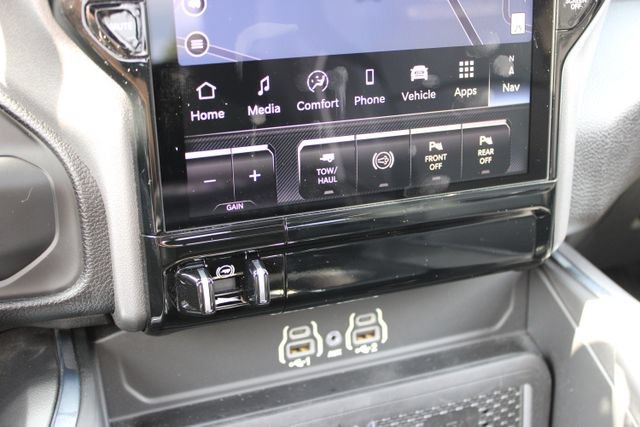 Used 2025 RAM 2500 Laramie AWD/4WD image 31