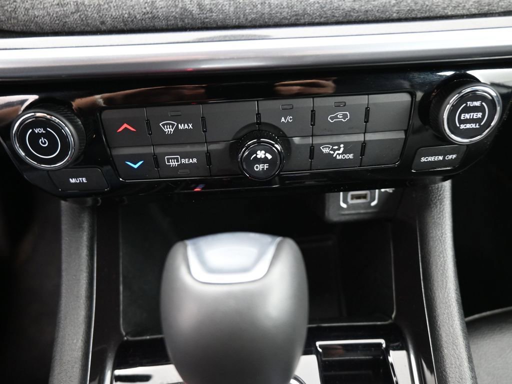 Used 2024 Jeep Compass Latitude image 6