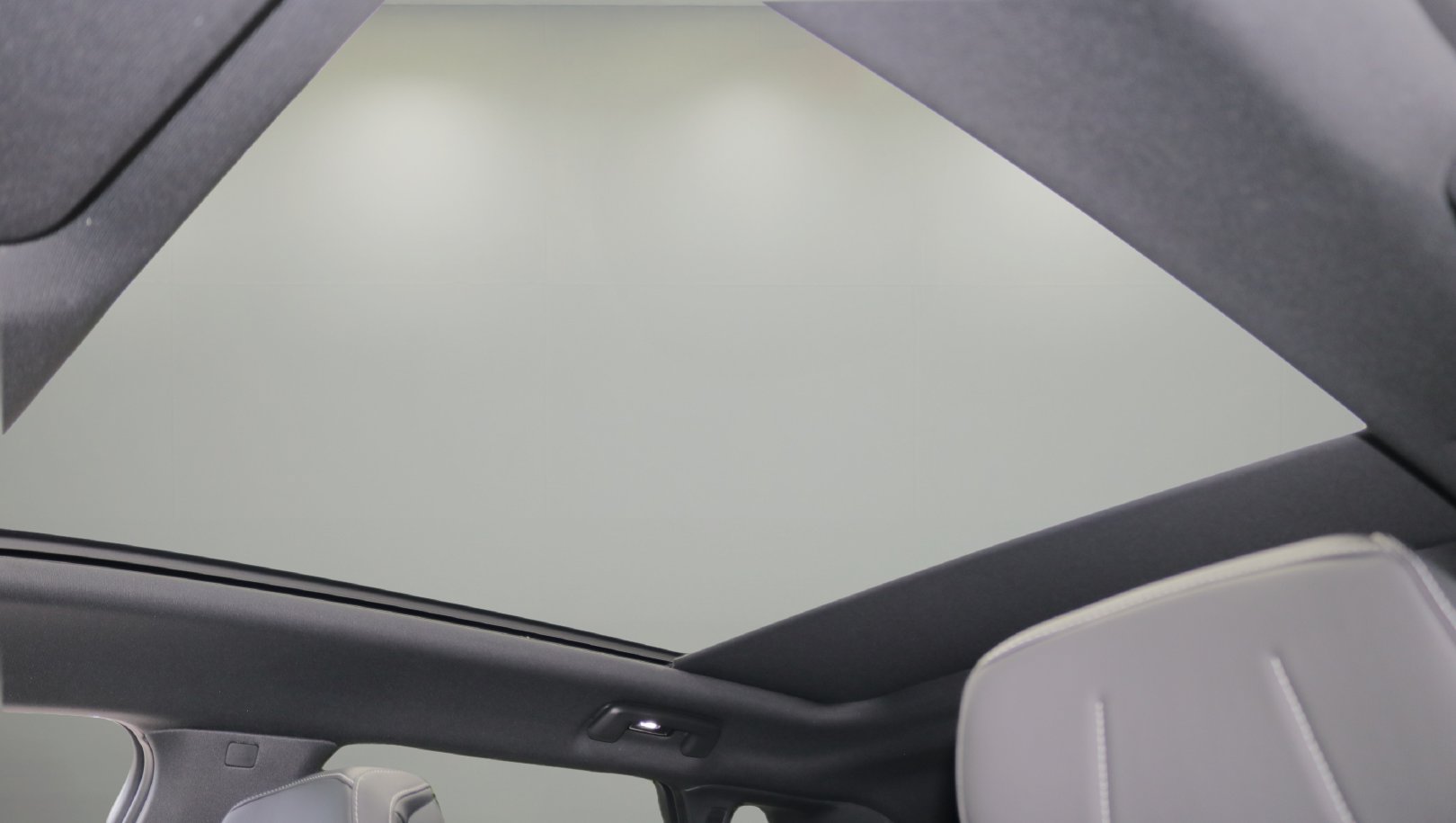 Certified 2025 Cadillac Lyriq Luxury RWD image 28