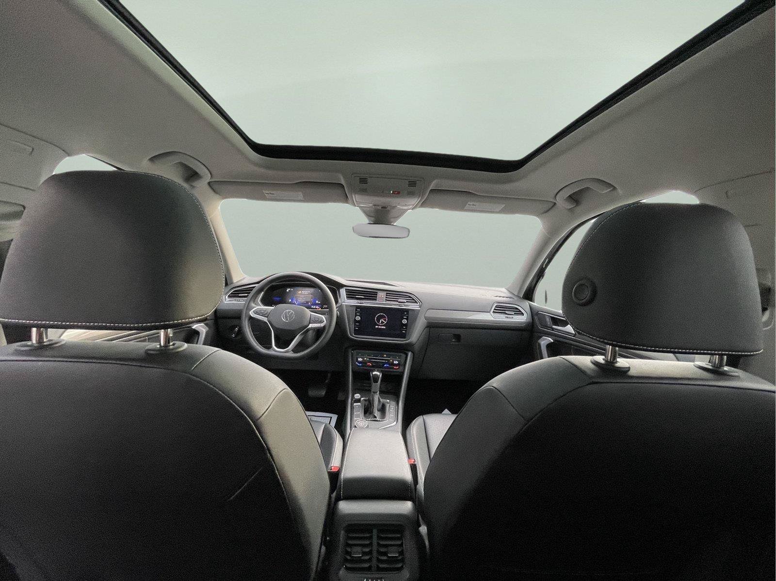 Used 2024 Volkswagen Tiguan SE AWD/4WD image 18