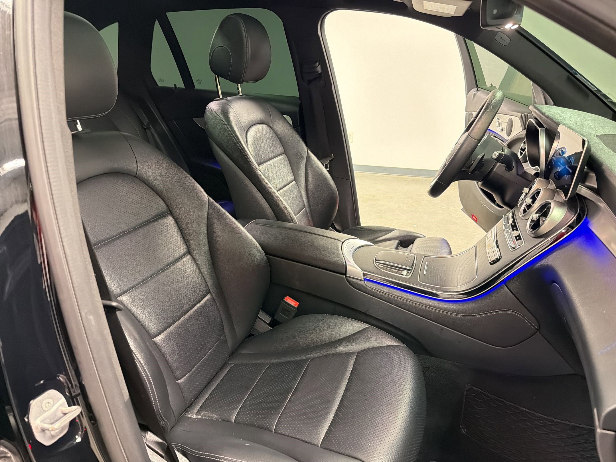 Used 2020 Mercedes-Benz GLC 300 image 30