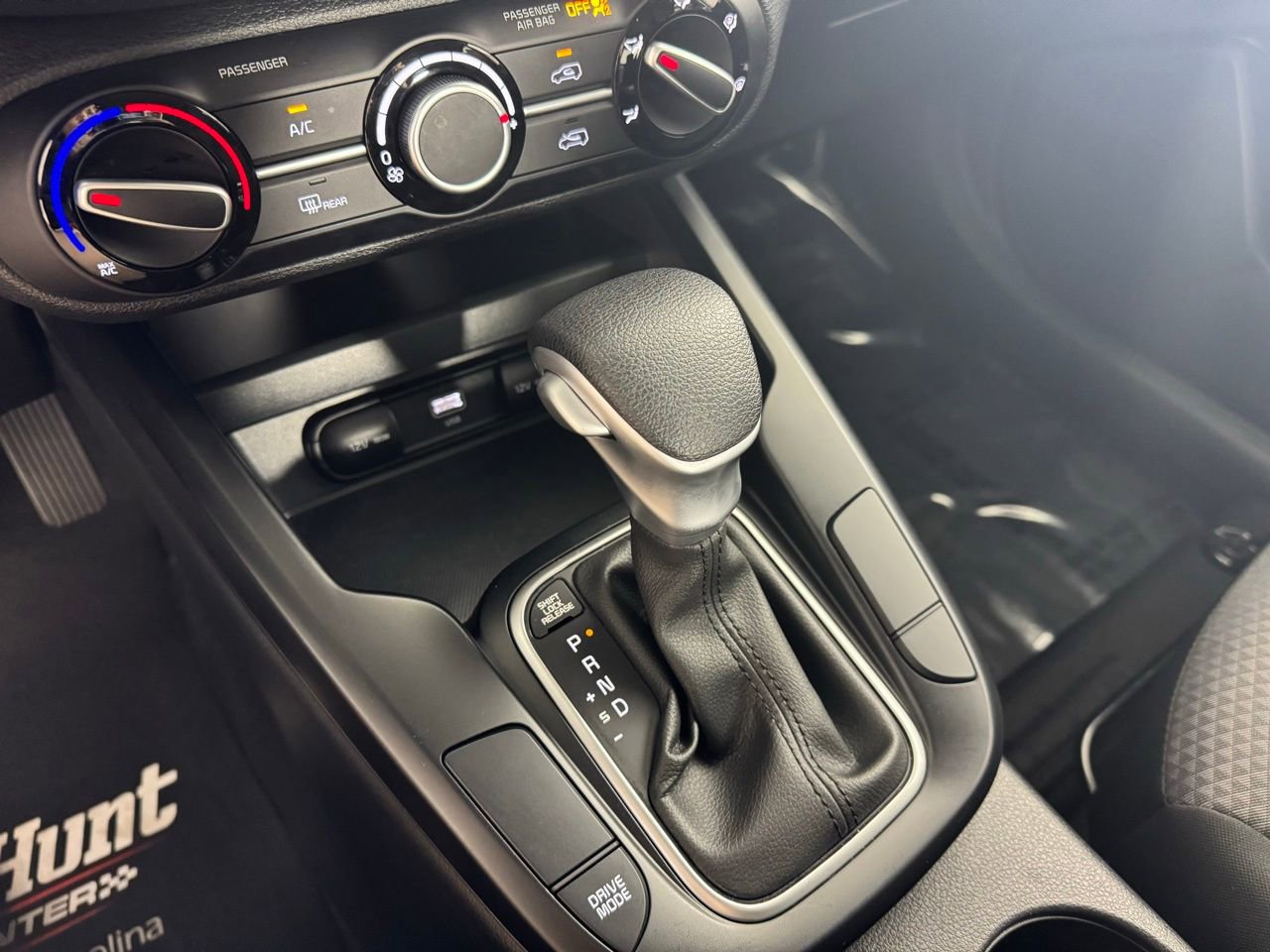 Used 2025 Kia Soul LX w/ LX Technology Package FWD image 24