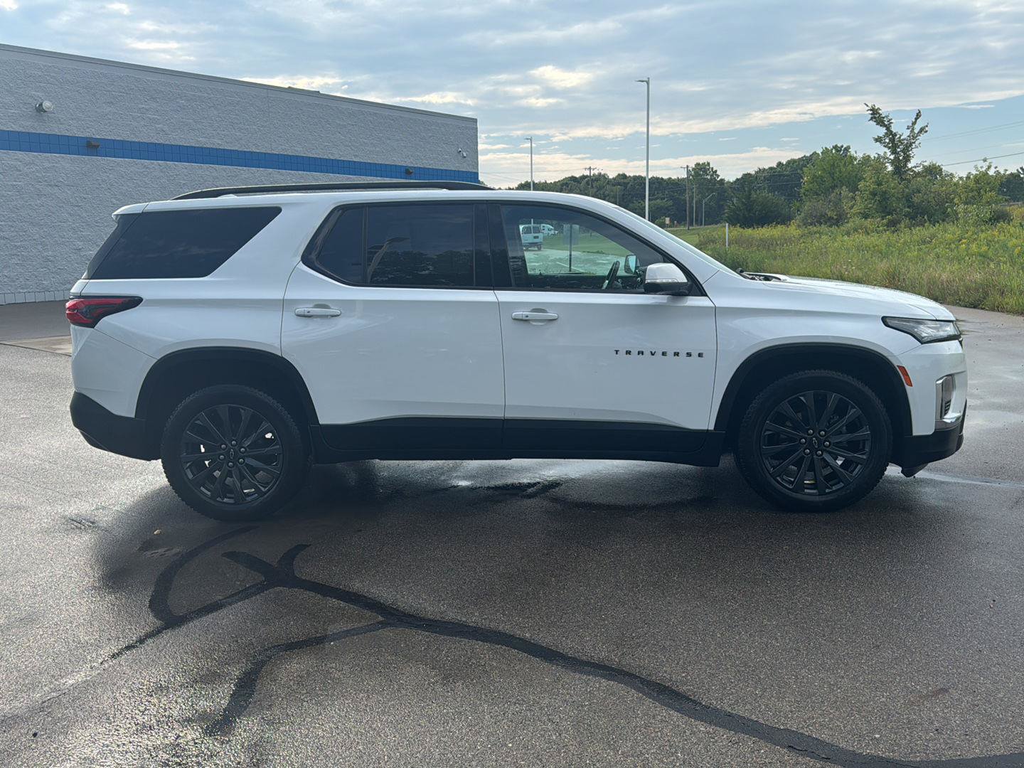 Used 2023 Chevrolet Traverse RS AWD/4WD image 6
