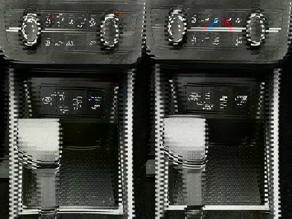 Used 2025 Hyundai Tucson SE image 26