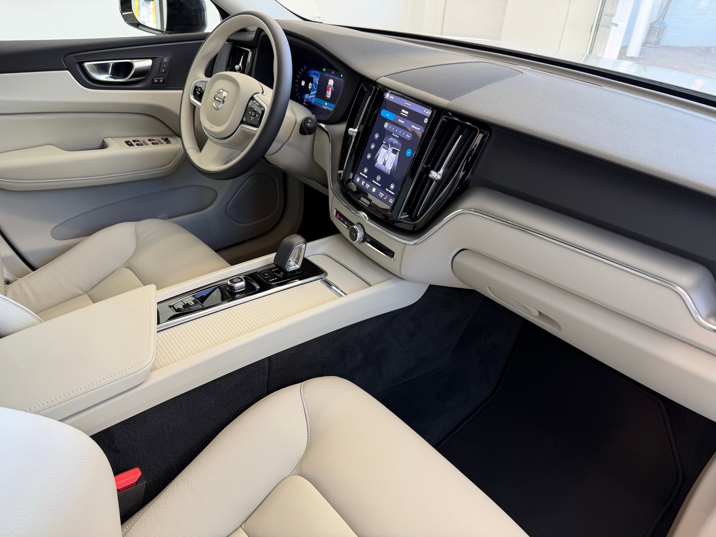 Certified 2025 Volvo XC60 B5 Core image 23