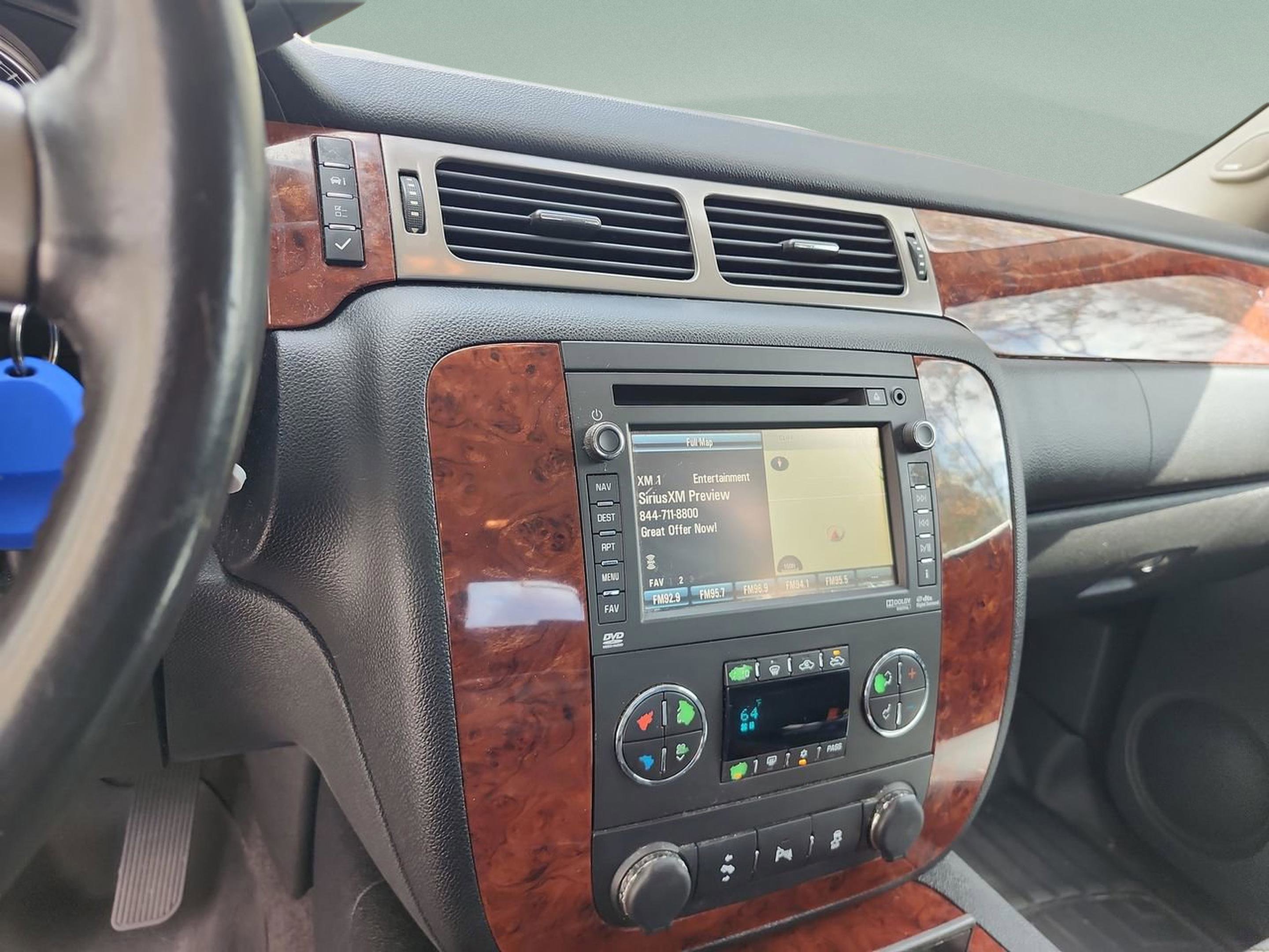 Used 2013 Chevrolet Avalanche LTZ image 11