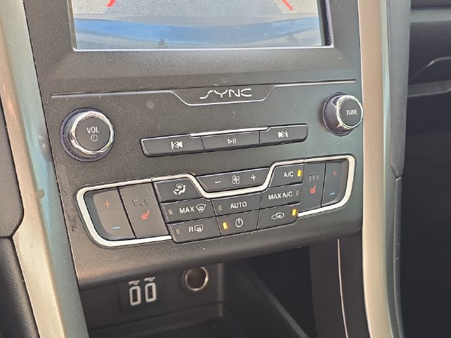 Used 2019 Ford Fusion SEL FWD image 25