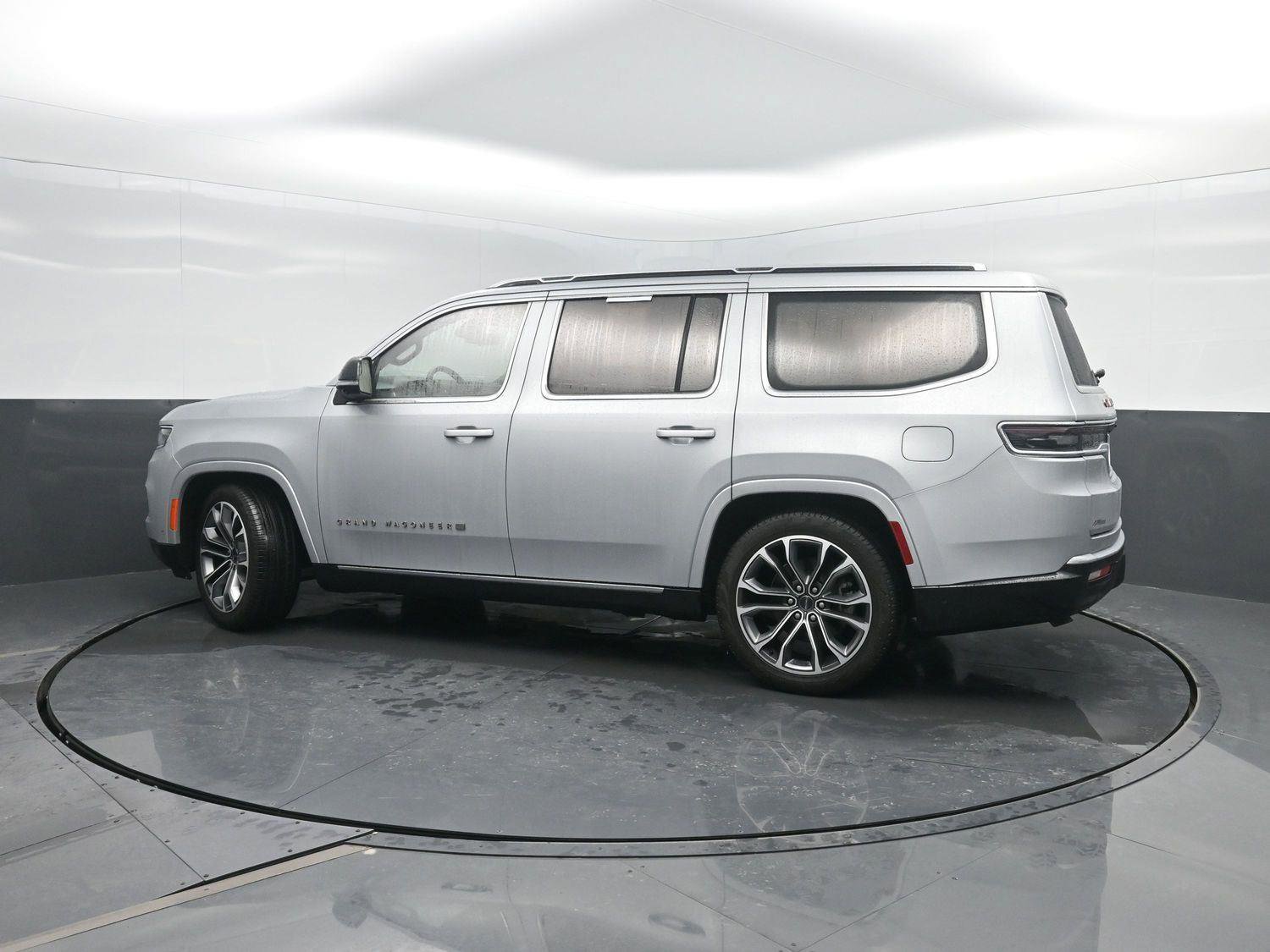 Used 2024 Jeep Grand Wagoneer Series III image 45