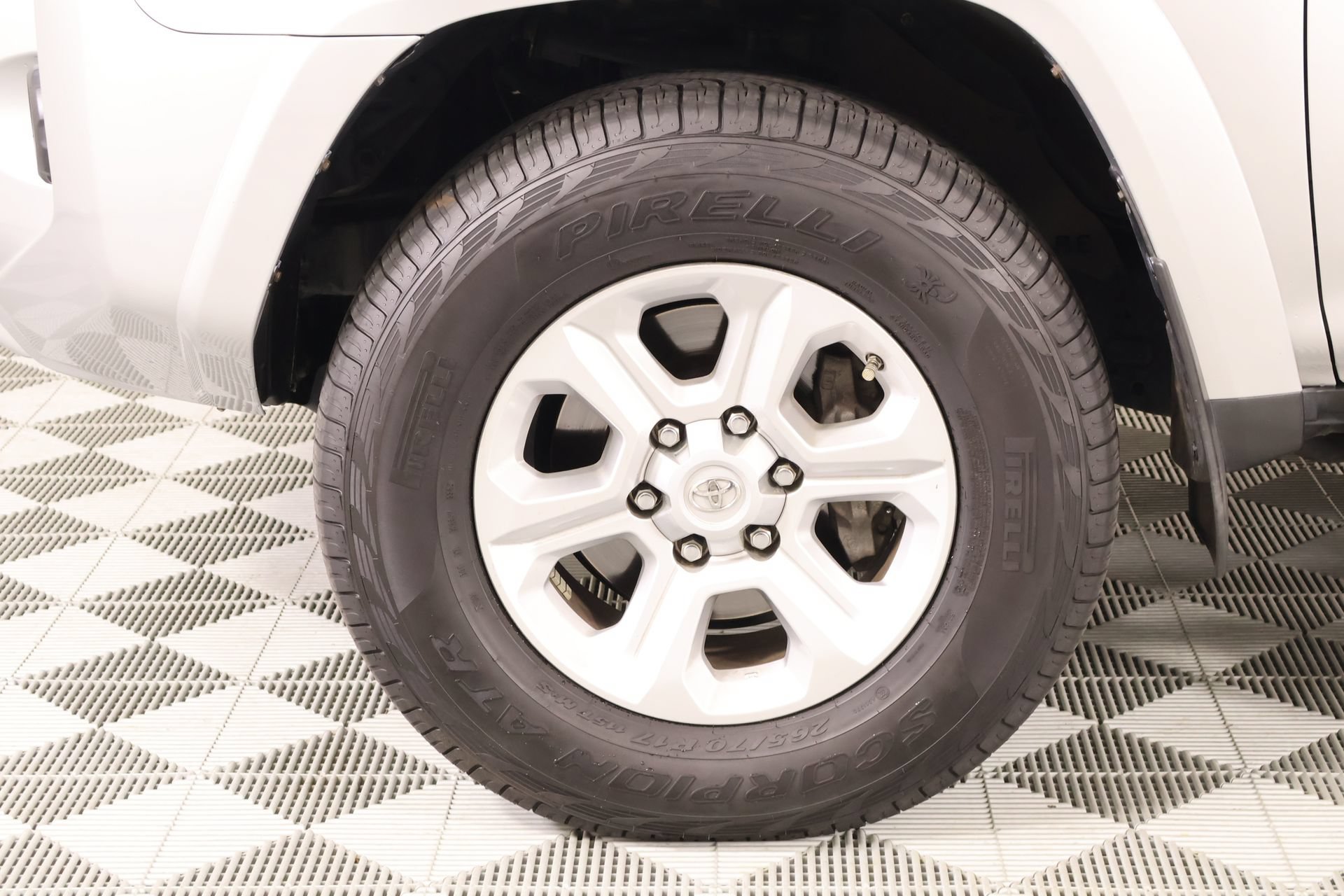 Used 2016 Toyota 4Runner SR5 AWD/4WD image 17