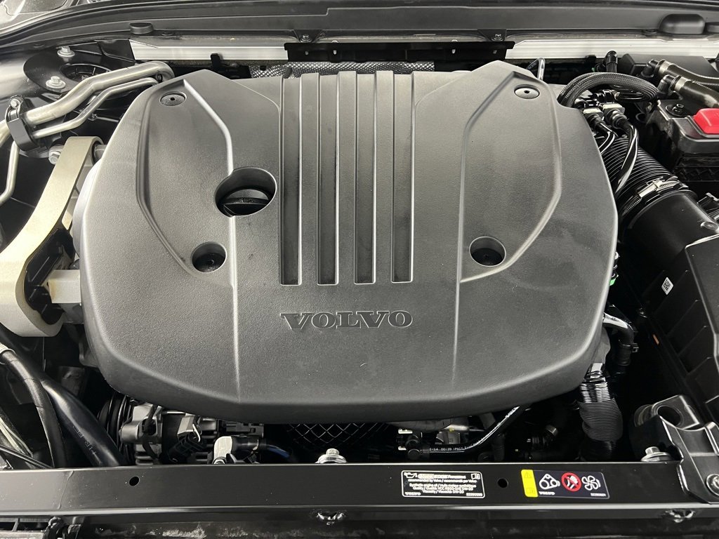 Used 2025 Volvo V60 B5 Cross Country Plus image 36