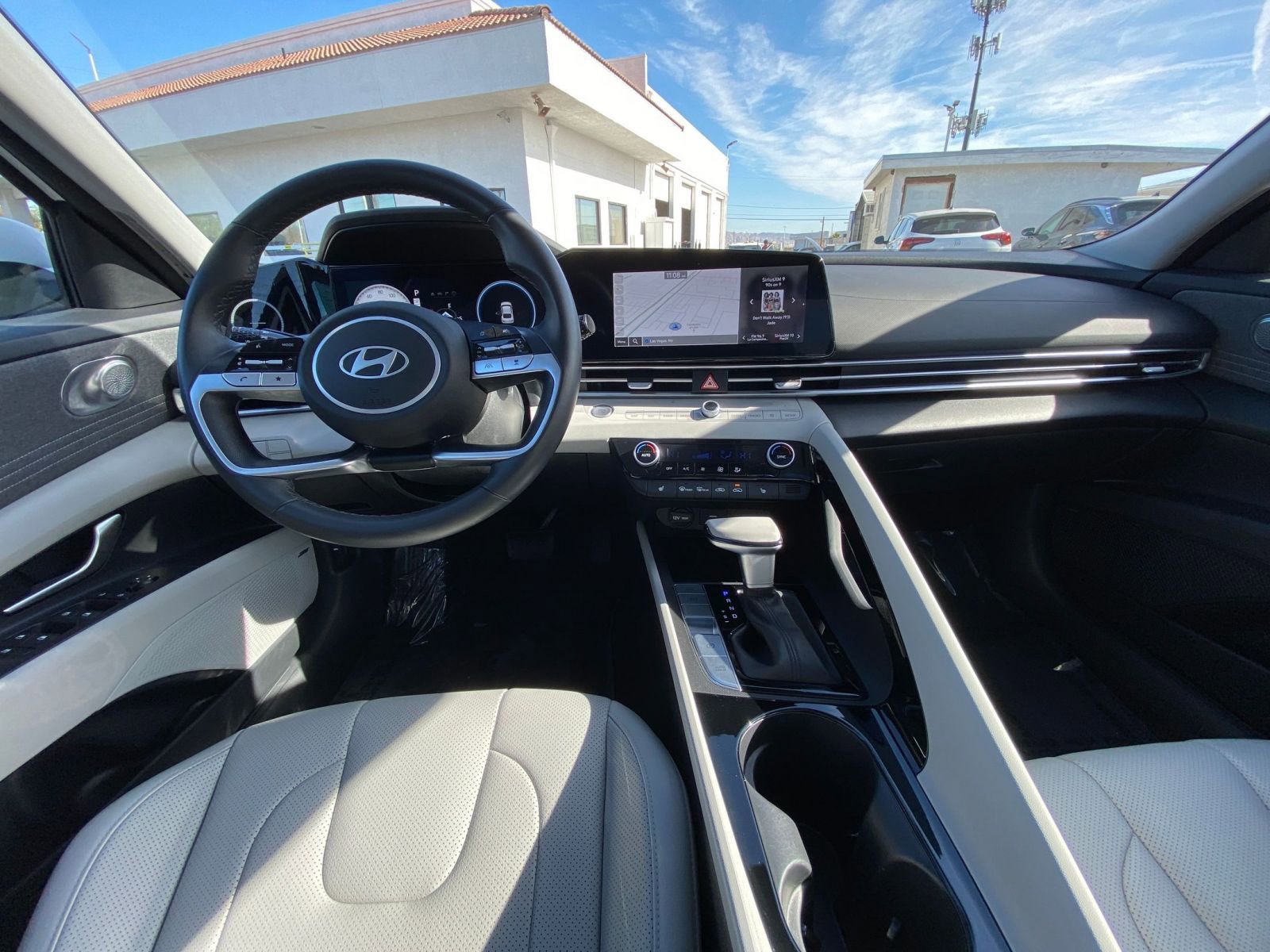 Used 2025 Hyundai Elantra Limited FWD image 36