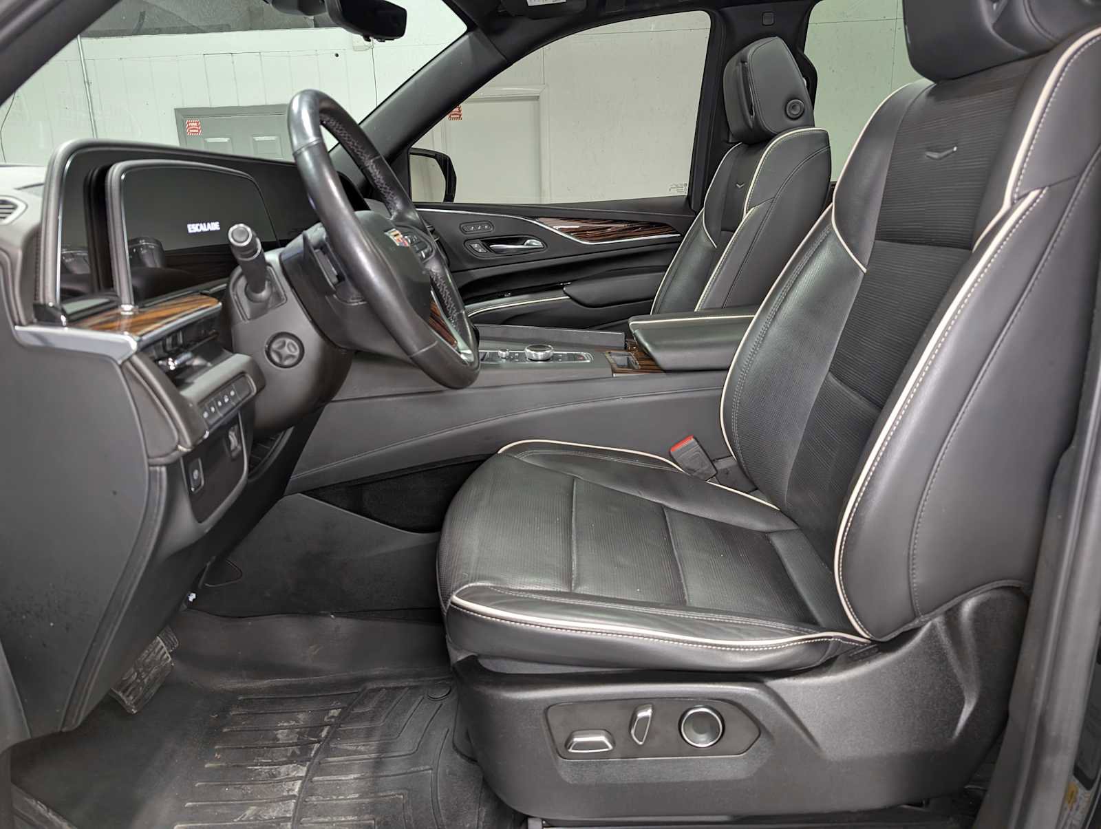 Used 2021 Cadillac Escalade Premium Luxury image 17