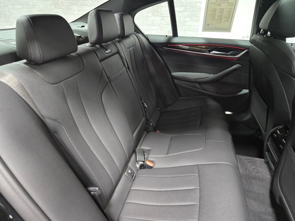 Used 2021 BMW 530e xDrive w/ M Sport Package image 50