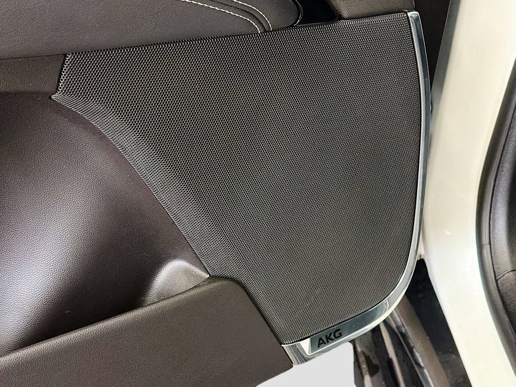 Used 2025 Cadillac Escalade Sport w/ LPO, ONYX Package image 18