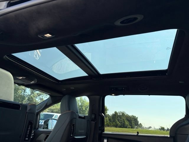 New 2027 Chrysler Pacifica Pinnacle w/ Theater Group FWD image 11