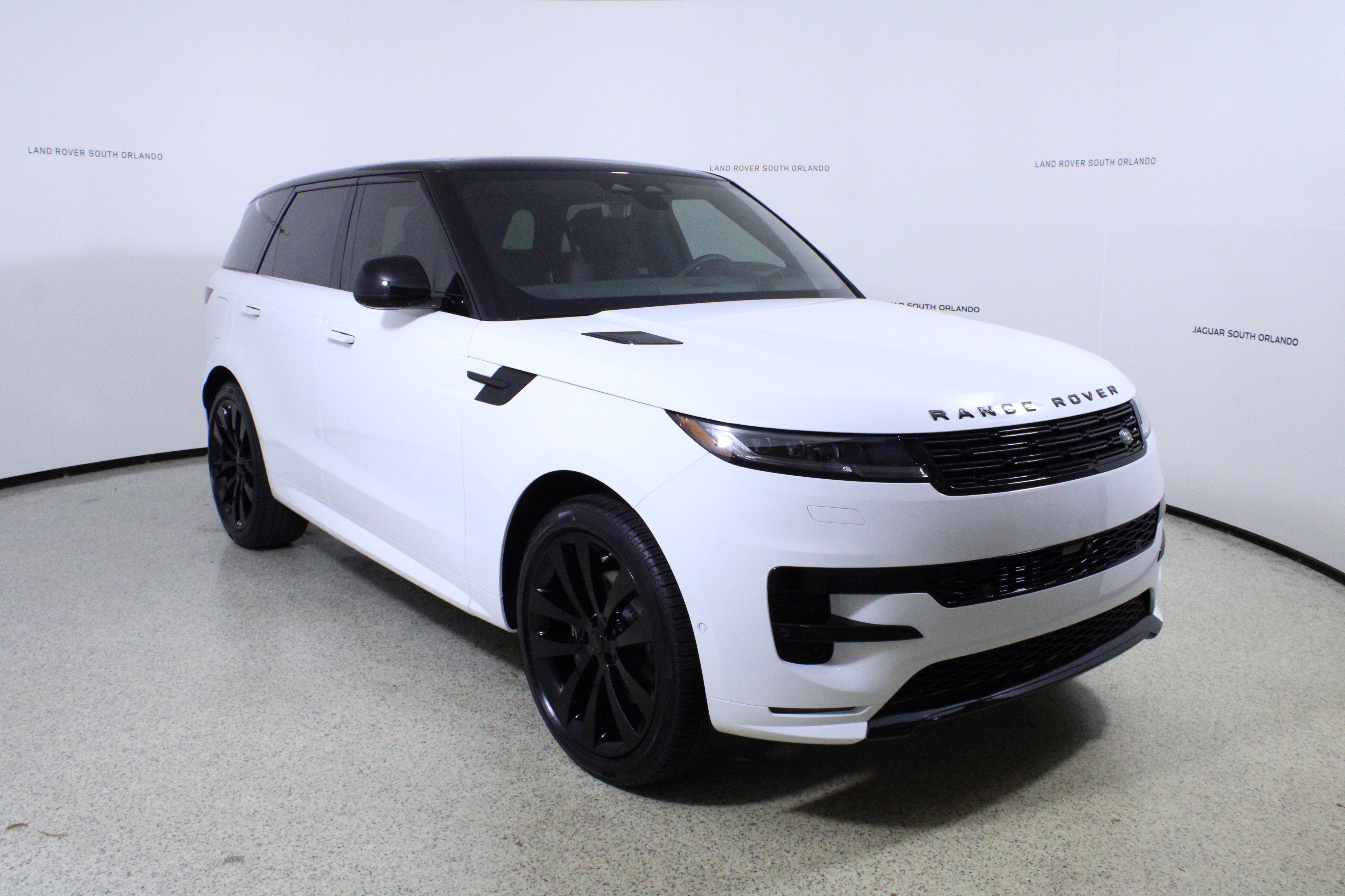 New 2026 Land Rover Range Rover Sport Dynamic SE AWD/4WD image 3