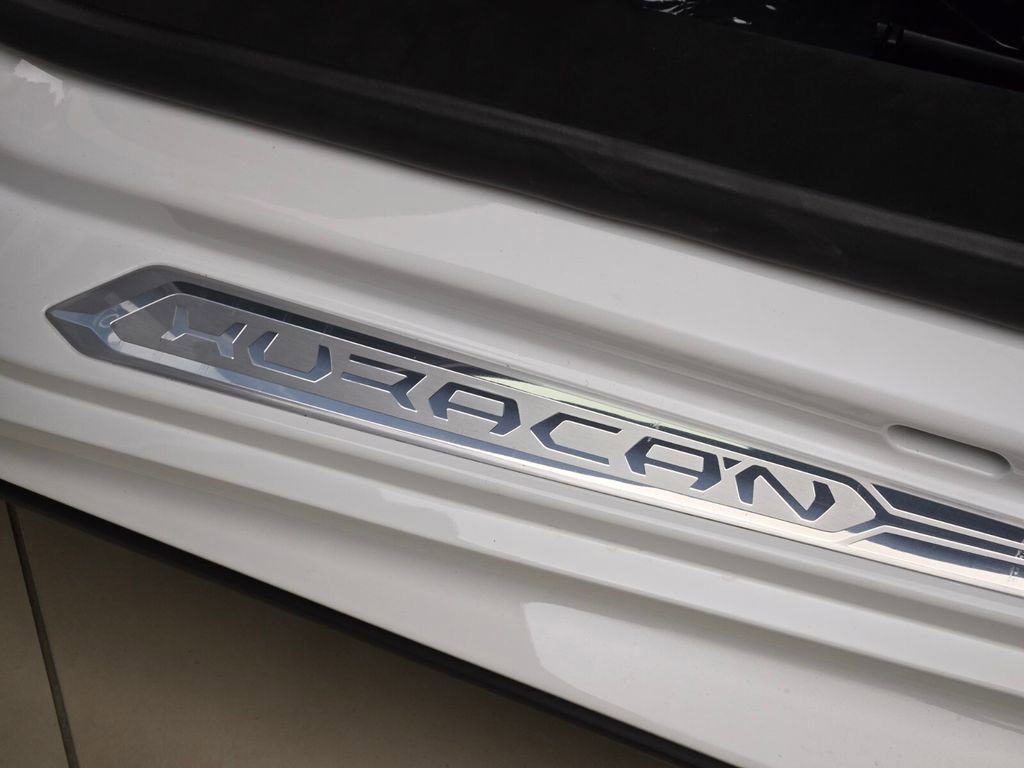 Used 2023 Lamborghini Huracan Tecnica image 34
