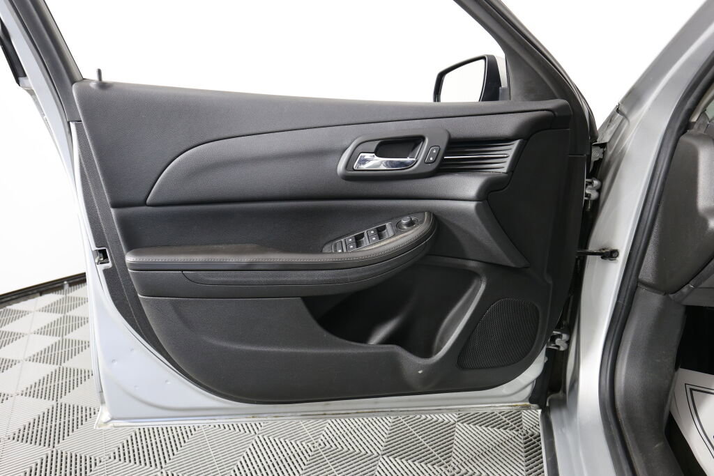 Used 2016 Chevrolet Malibu LT image 12