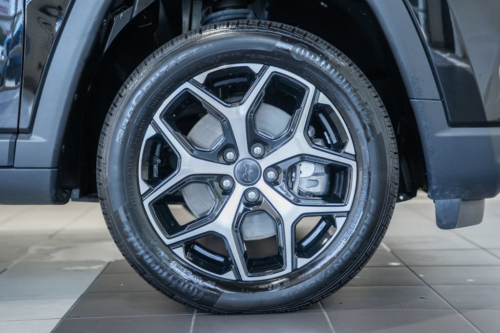 Certified 2025 Jeep Compass Limited AWD/4WD image 18