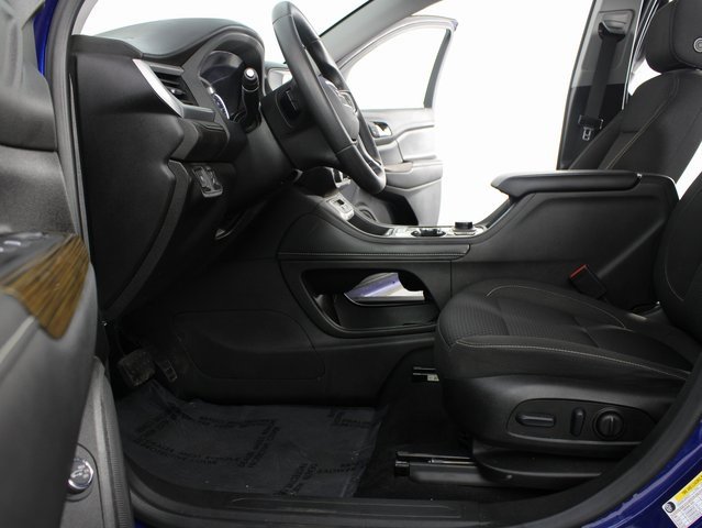 Used 2023 GMC Acadia SLE w/ Driver Convenience Package image 16