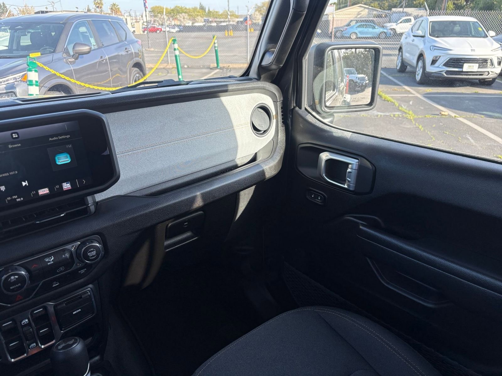 Used 2025 Jeep Wrangler Sport S AWD/4WD image 34