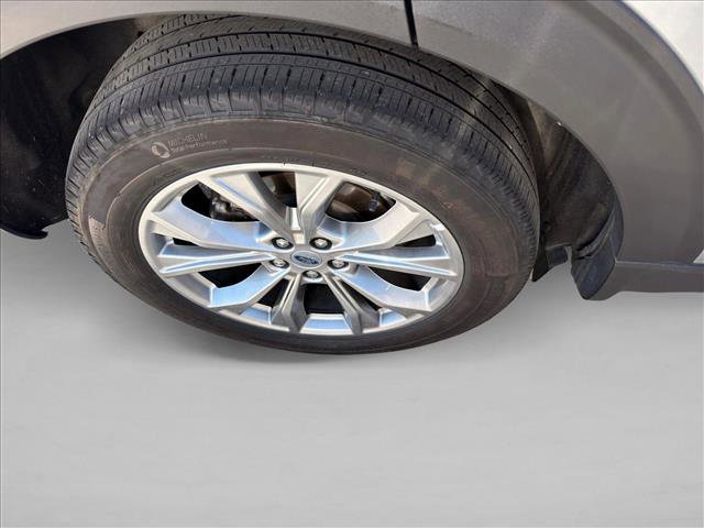 Used 2023 Ford Explorer XLT w/ Equipment Group 202A AWD/4WD image 8