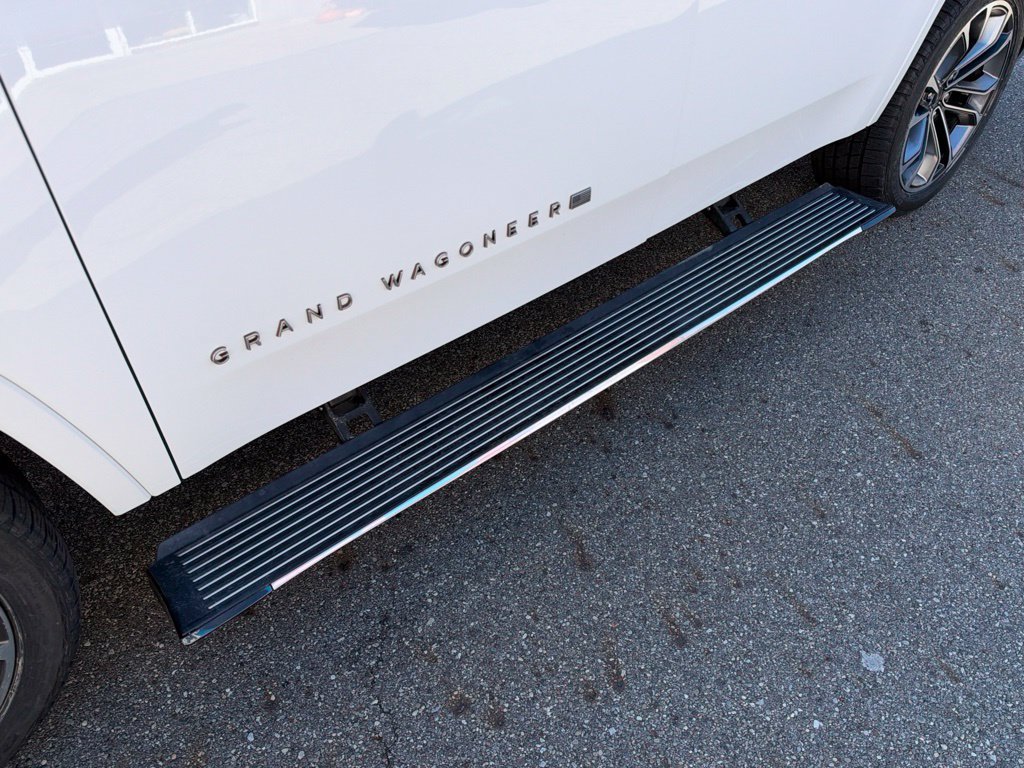 Used 2024 Jeep Grand Wagoneer Series III w/ Rear Seat Video Group 1 AWD/4WD image 12