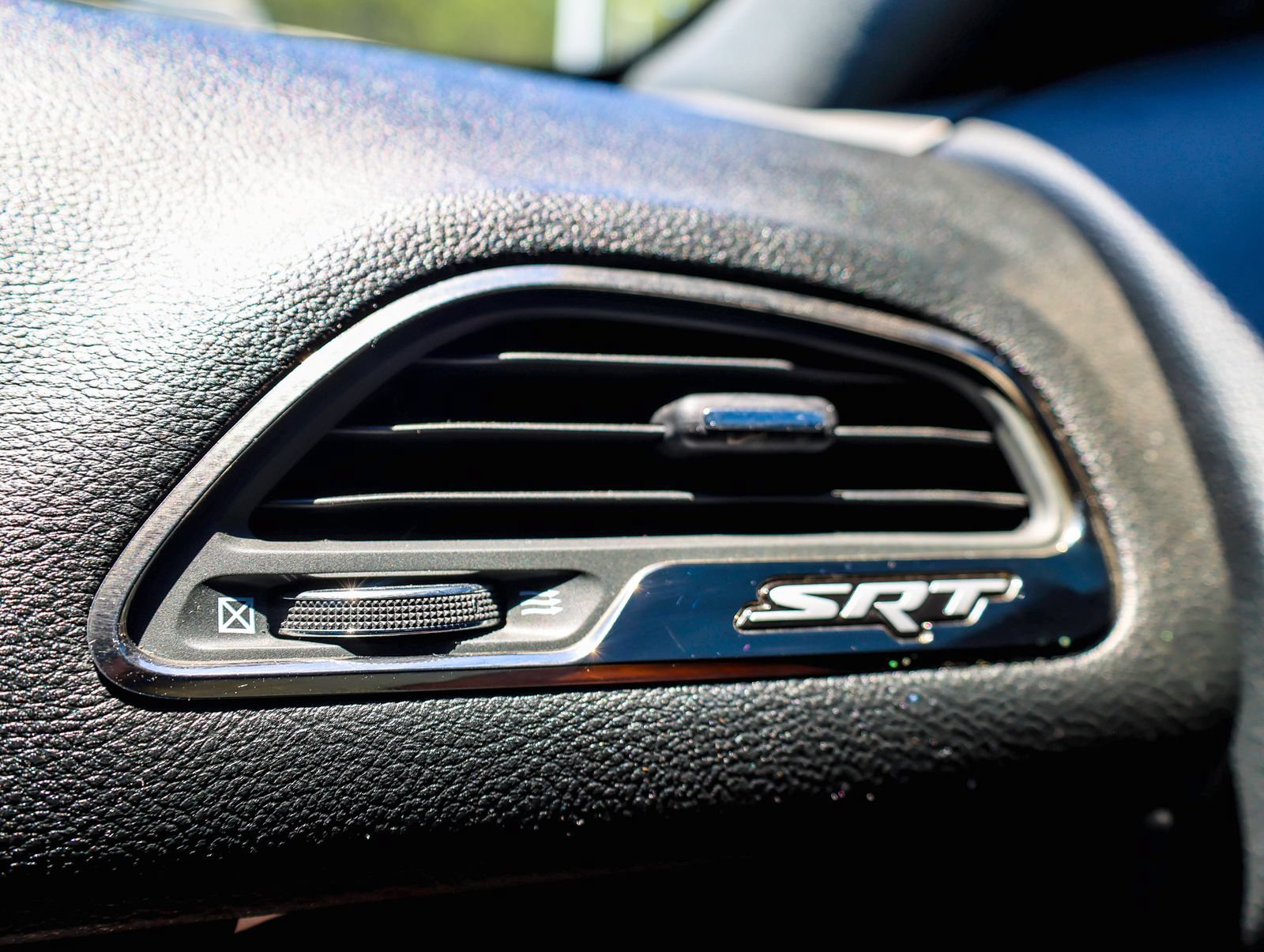 Used 2015 Dodge Challenger SRT Hellcat RWD image 15