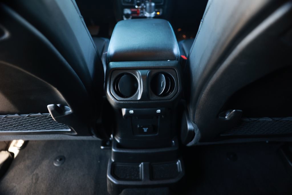 Used 2024 Jeep Wrangler Unlimited Rubicon 4xe image 31