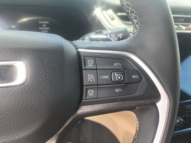 Used 2024 Jeep Grand Cherokee Limited w/ Luxury Tech Group II AWD/4WD image 32