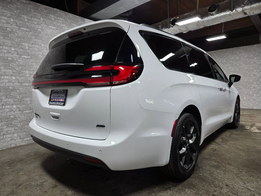 Used 2024 Chrysler Pacifica Touring-L w/ S Appearance Package AWD/4WD image 47
