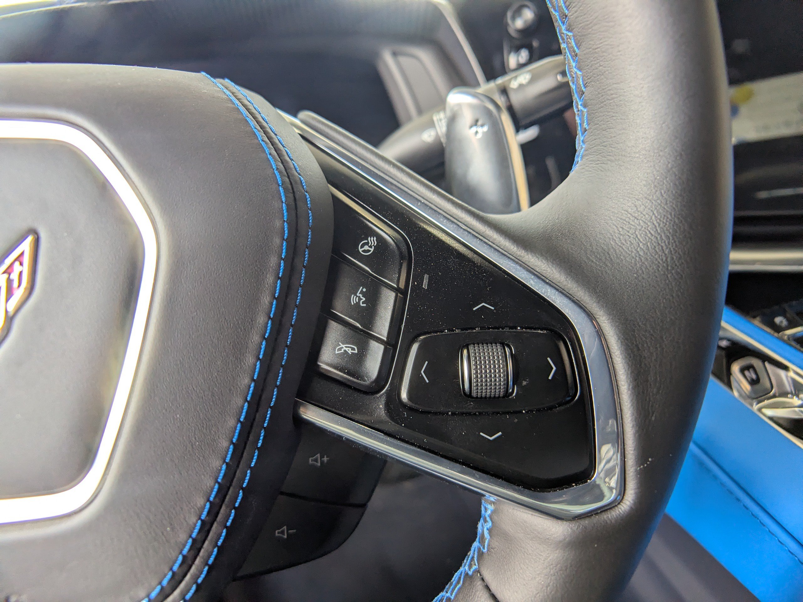 Used 2021 Chevrolet Corvette Stingray Premium Conv w/ Z51 Performance Package RWD image 21