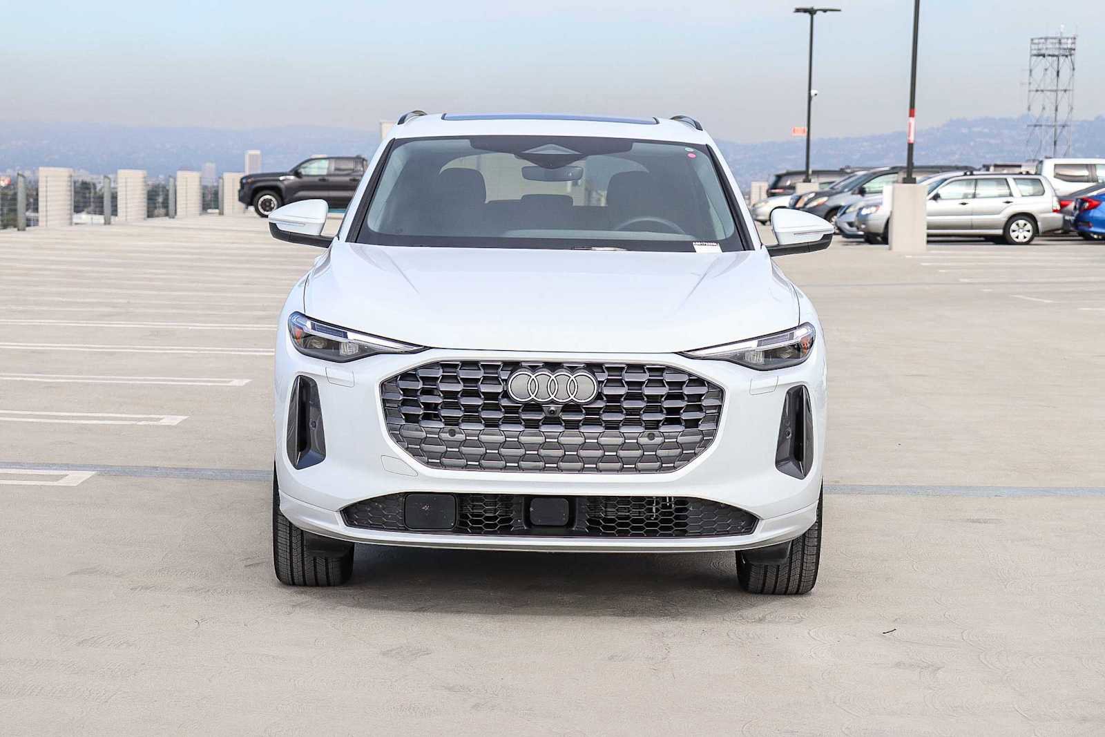 Used 2025 Audi Q5 Premium Plus w/ Premium Plus image 2