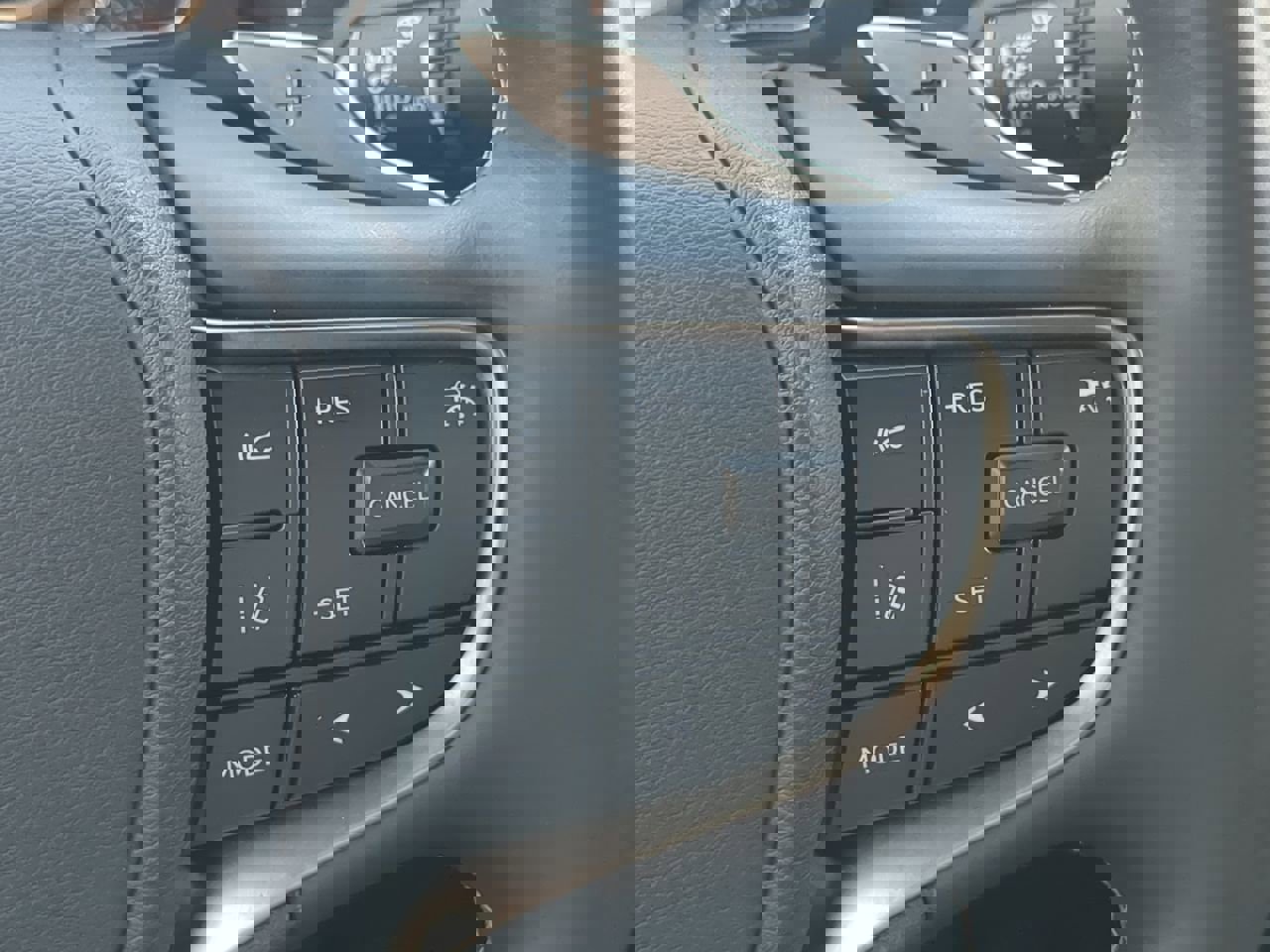 Used 2023 Lexus LS 500 w/ Accessory Package (Z2) image 28