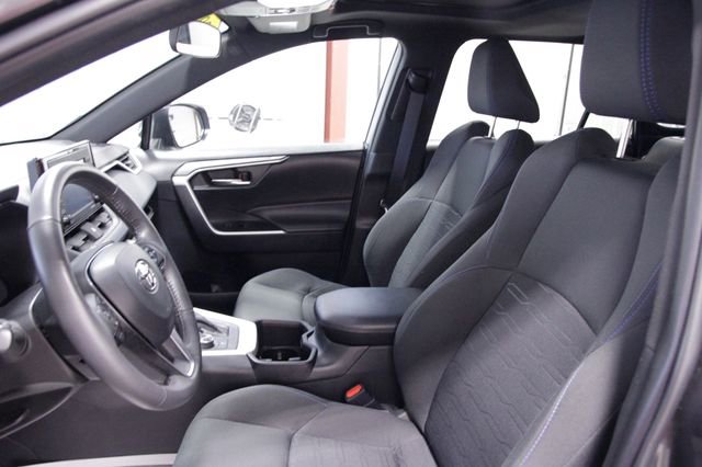 Used 2022 Toyota RAV4 SE w/ Convenience Package image 13