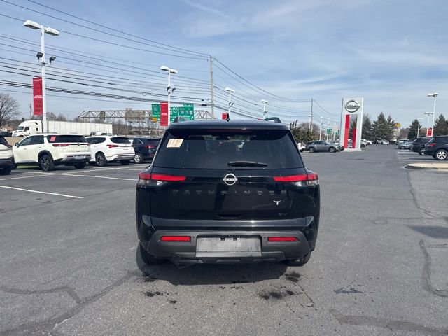 Certified 2024 Nissan Pathfinder SV w/ Black Appearance Package image 6