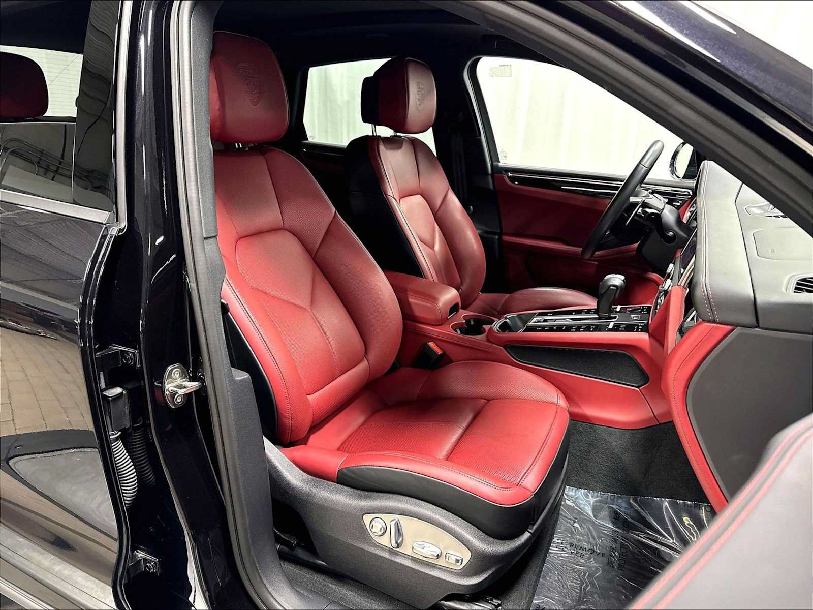 Used 2026 Porsche Macan AWD/4WD image 29