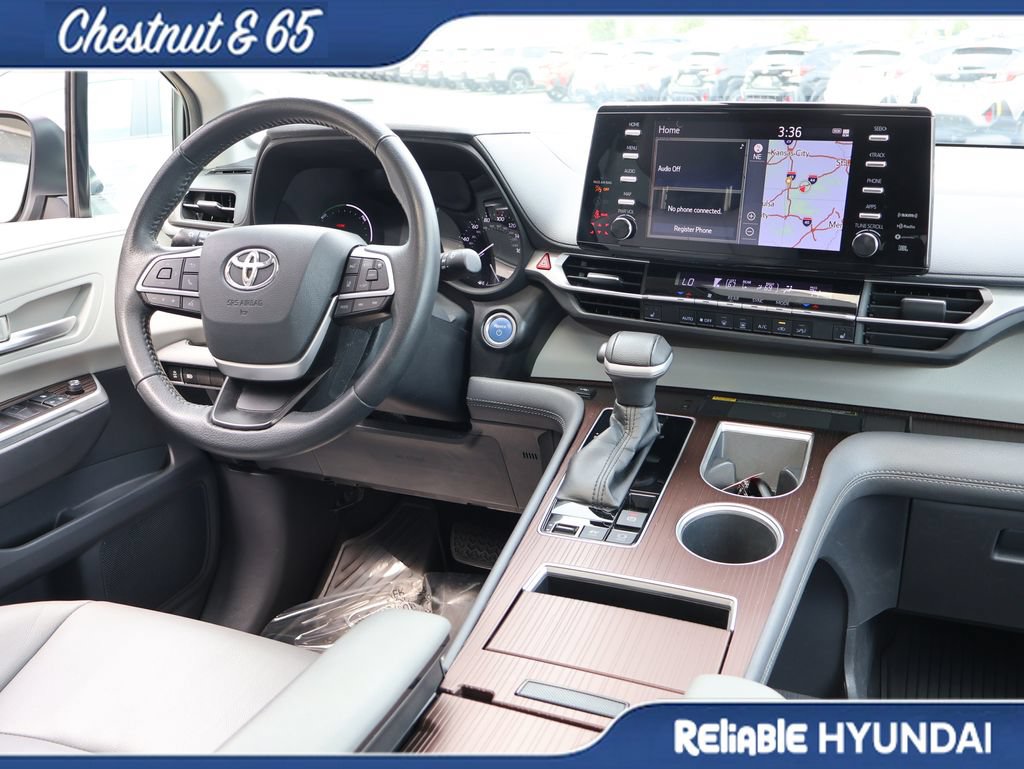 Used 2022 Toyota Sienna XLE w/ XLE Plus Package FWD image 14