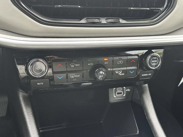 Used 2026 Jeep Compass Limited AWD/4WD image 16