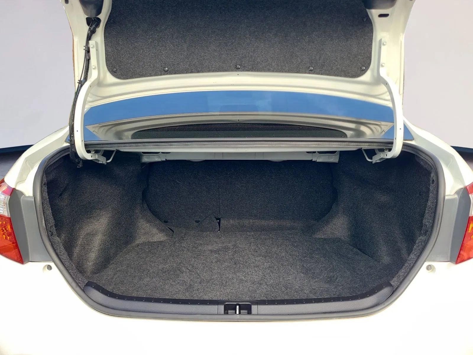 Used 2015 Toyota Corolla S FWD image 20