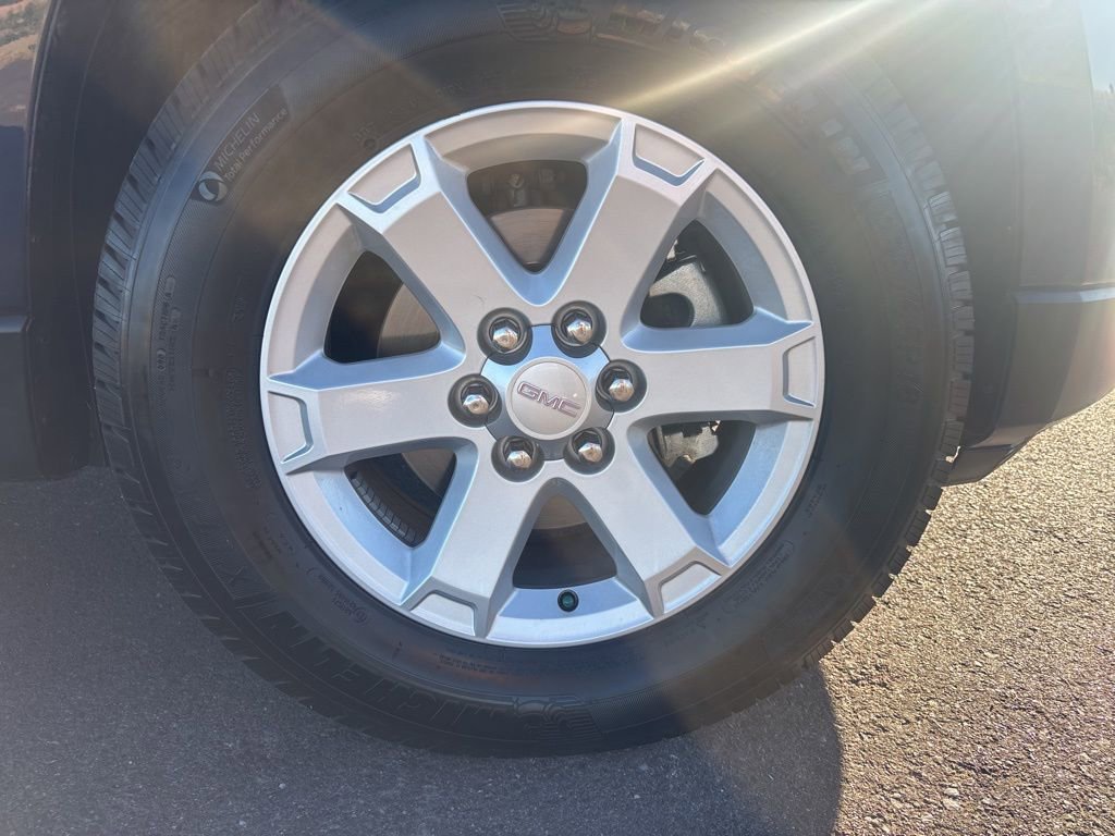 Used 2015 GMC Acadia SLE image 32