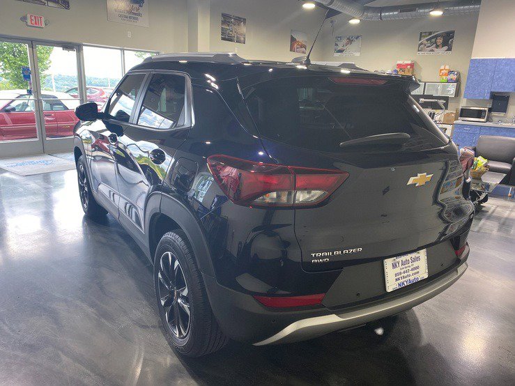 Used 2021 Chevrolet TrailBlazer LT w/ Sun and Liftgate Package image 4