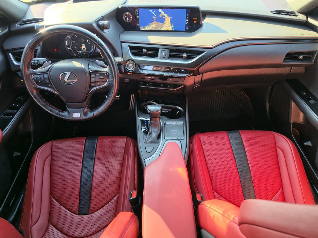 Used 2022 Lexus UX 200 F Sport w/ F Sport Premium Package FWD image 12