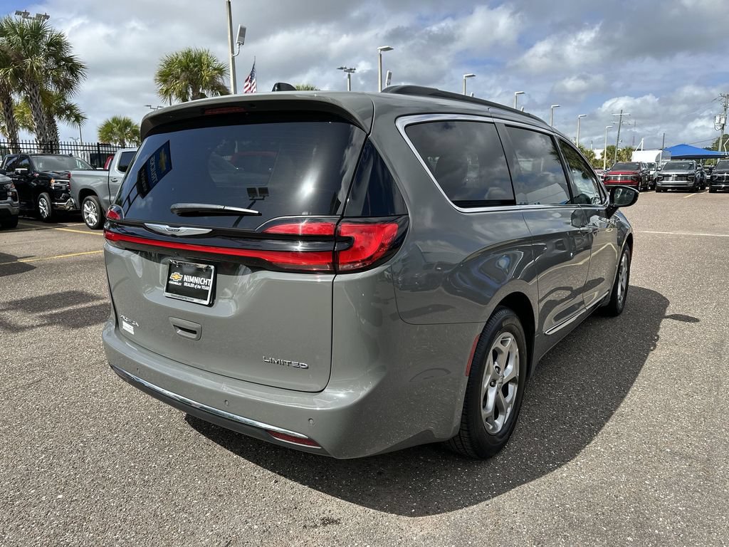 Used 2023 Chrysler Pacifica Limited FWD image 16