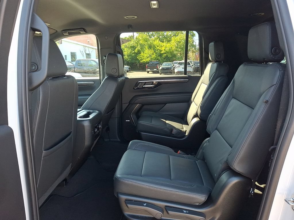 Used 2026 Chevrolet Suburban LT w/ Comfort Package AWD/4WD image 11