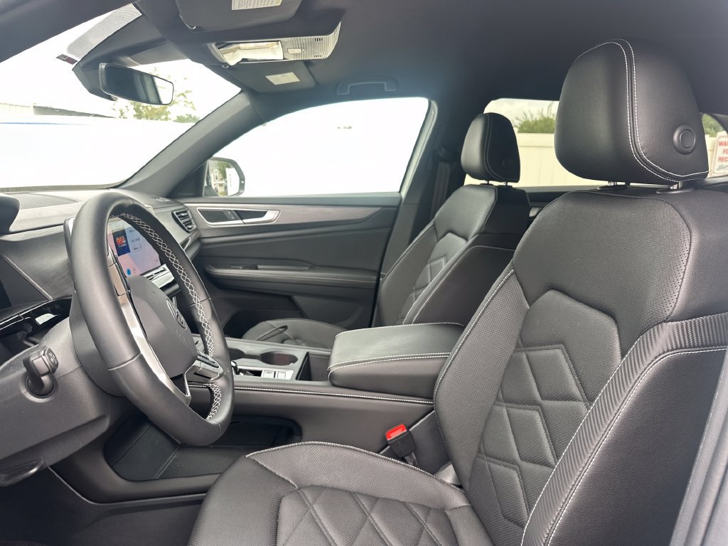 Used 2025 Volkswagen Atlas Cross Sport SE AWD/4WD image 39