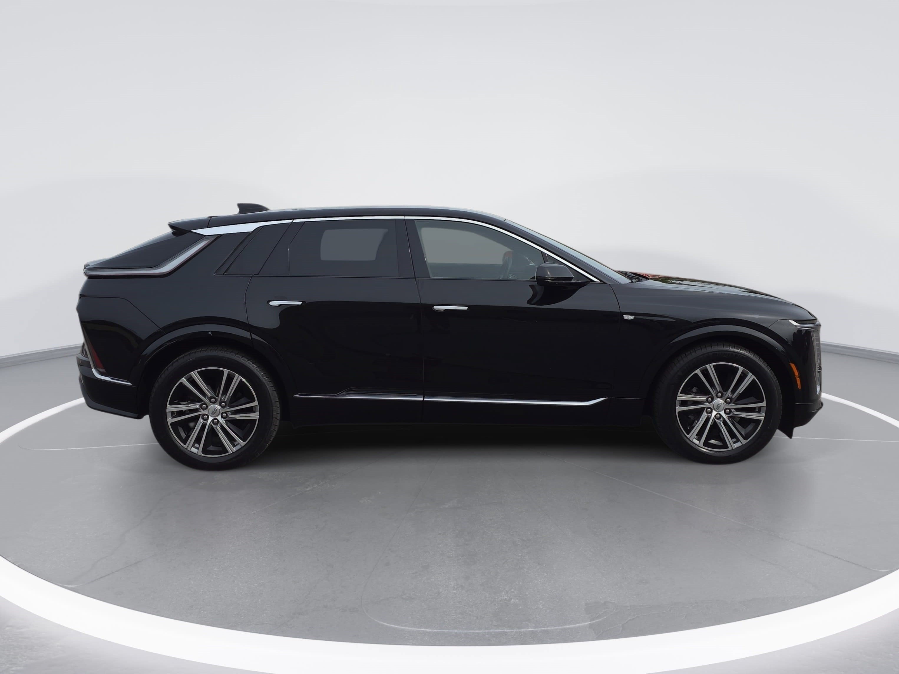 Certified 2024 Cadillac Lyriq Tech AWD/4WD image 2