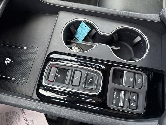 Certified 2025 Honda Pilot Touring image 14