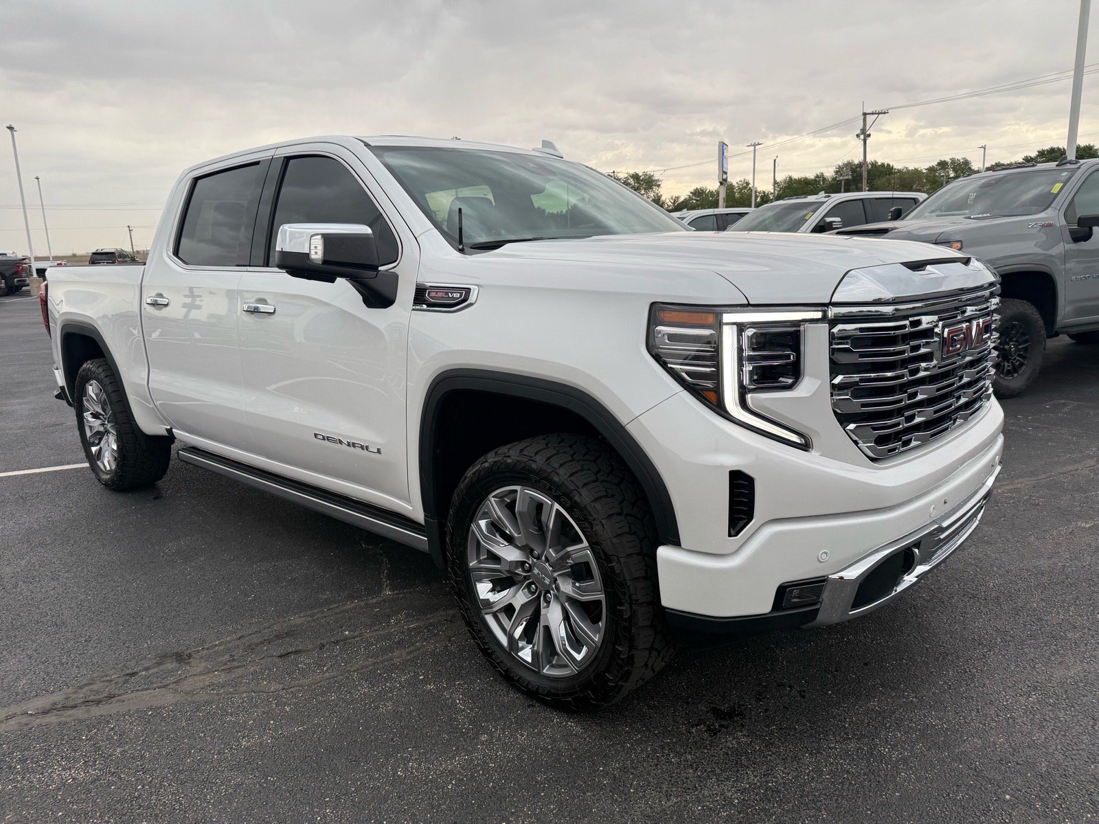 Used 2025 GMC Sierra 1500 Denali w/ Denali Reserve Package AWD/4WD image 7