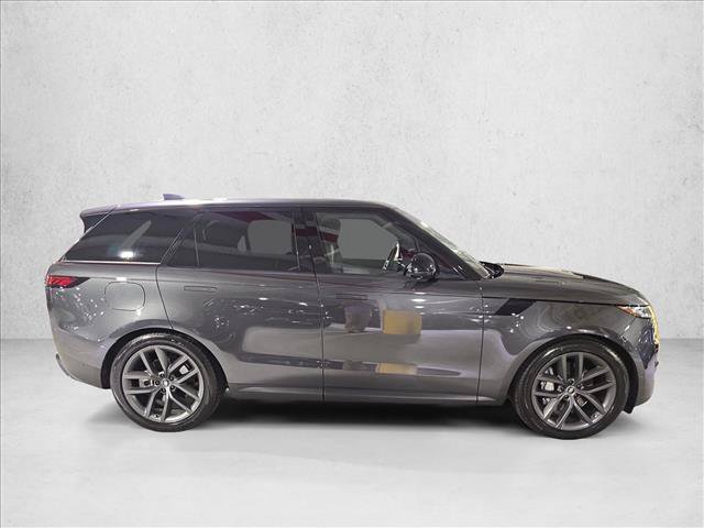 Used 2025 Land Rover Range Rover Sport SE AWD/4WD image 4
